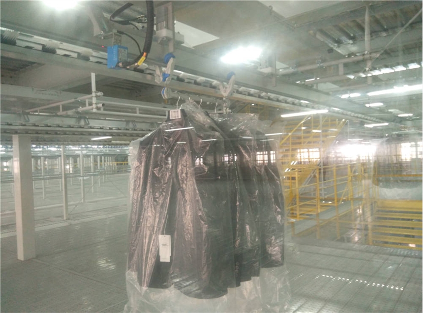 服装行业智能工厂-外协成衣自动进入LTA自动悬挂仓储